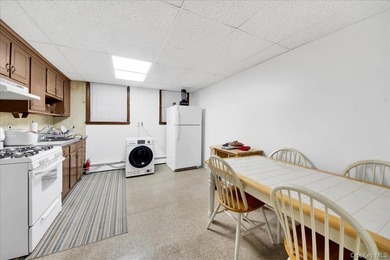 Offered for the first time, this charming and well-maintained - photo 28