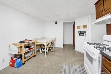 Offered for the first time, this charming and well-maintained - photo 29