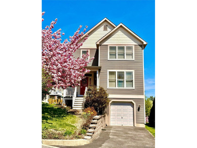 Welcome to this lovely 3 bedroom 2 1/2 bath home with private - photo 1
