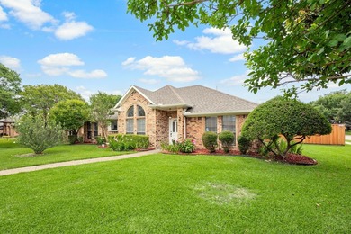 Welcome home to this beautiful 4 bedroom, 3 bathroom 1 story - photo 2