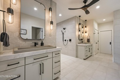 Featured in the Parade of Homes, this extraordinary 4 bed, 6 - photo 33