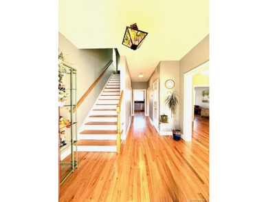 Welcome to this lovely 3 bedroom 2 1/2 bath home with private - photo 3