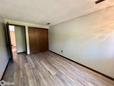 Welcome home to this well-maintained split foyer situated on a - photo 33