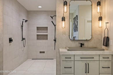 Featured in the Parade of Homes, this extraordinary 4 bed, 6 - photo 34