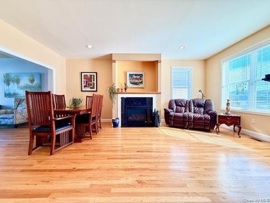 Welcome to this lovely 3 bedroom 2 1/2 bath home with private - photo 4