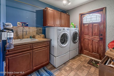 THIS IS A MUST SEE! Extremely Well-Maintained 3 Bed / 2 Bath - photo 34