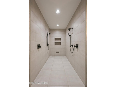 Featured in the Parade of Homes, this extraordinary 4 bed, 6 - photo 35