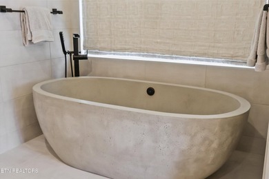 Featured in the Parade of Homes, this extraordinary 4 bed, 6 - photo 36