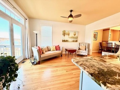 Welcome to this lovely 3 bedroom 2 1/2 bath home with private - photo 8