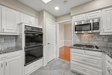 Welcome home to this beautiful 4 bedroom, 3 bathroom 1 story - photo 9