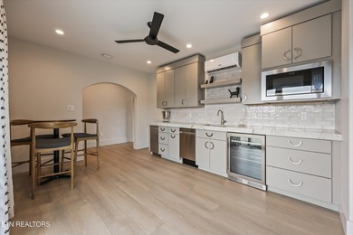 Featured in the Parade of Homes, this extraordinary 4 bed, 6 - photo 46