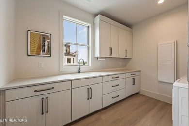 Featured in the Parade of Homes, this extraordinary 4 bed, 6 - photo 48
