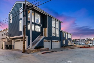 Located on the prestigious bayfront of Balboa Island, 1011 N - photo 2
