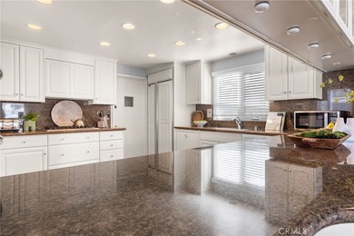 Located on the prestigious bayfront of Balboa Island, 1011 N - photo 4