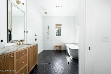 Built in 2024 and designed by acclaimed Allison Ramsey - photo 19