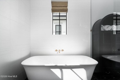 Built in 2024 and designed by acclaimed Allison Ramsey - photo 20