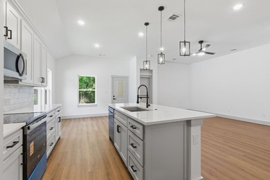 *** $5,000 seller concession toward buyer closing costs! Don't - photo 10