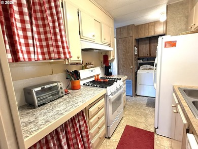 Welcome to coastal living at its finest in Bayview Mobile Home - photo 11