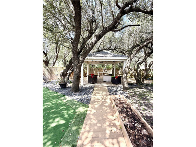 Beautiful 4 Bedroom, 2 bath home with exceptional outdoor living - photo 21