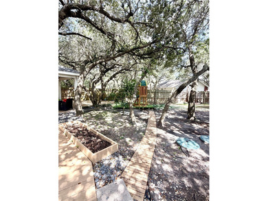 Beautiful 4 Bedroom, 2 bath home with exceptional outdoor living - photo 22