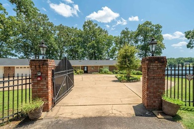 300+ ft of Waterfront on Lake Hamilton! Rare point lot, gated - photo 47