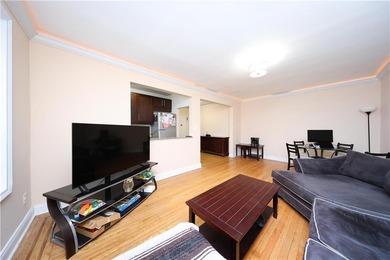 Welcome to this beautifully maintained one-bedroom apartment