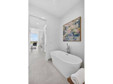 Welcome to Nautilus 220-where brand-new waterfront luxury meets - photo 48