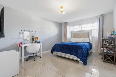 Updated 2/2, top floor, bright, open concept features includes