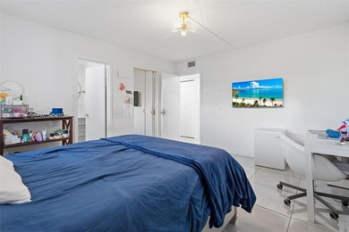 Updated 2/2, top floor, bright, open concept features includes