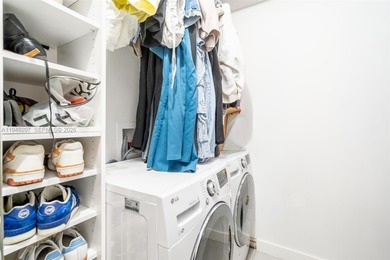 Updated 2/2, top floor, bright, open concept features includes