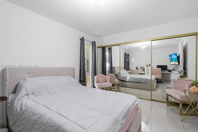 Updated 2/2, top floor, bright, open concept features includes