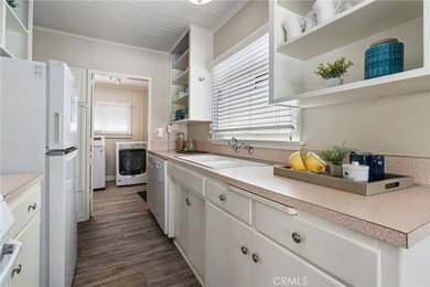 Situated on the highly sought-after *Quiet End* of Balboa Island - photo 6