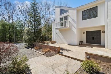 Turnkey Modern Retreat in East Hampton's Northwest Woods - photo 6