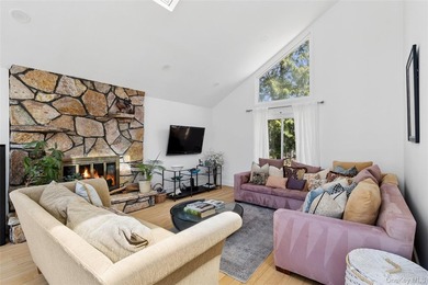 Turnkey Modern Retreat in East Hampton's Northwest Woods - photo 8