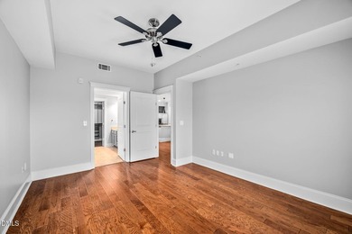 Incredible 6th floor home in the highly desirable 222 Glenwood! - photo 11