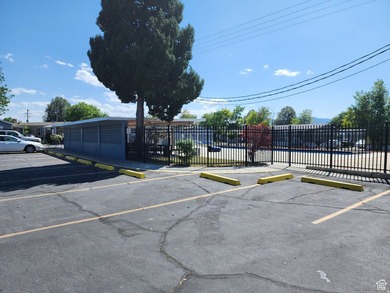 Move in ready double-wide home is now available in West Valley - photo 14