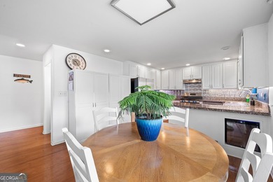 Set along the shores of Lake Lanier, this thoughtfully designed - photo 31