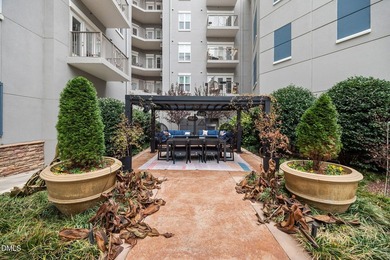 Incredible 6th floor home in the highly desirable 222 Glenwood! - photo 39