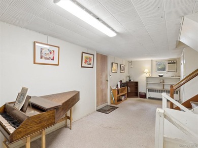 New to the market is 20 Cherry Lane in Huntington, an expansive - photo 6