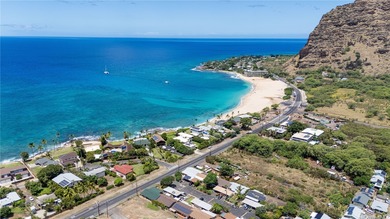 Rare Makaha oceanfront estate on approximately 0.48 acres of - photo 11