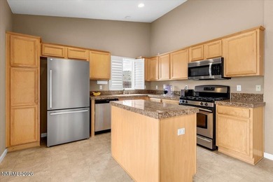 Great 3 bed,2 bath with views of the mountains and open area. It - photo 12