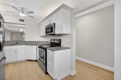 Beautifully updated corner unit in sought-after Boca Barwood! - photo 14