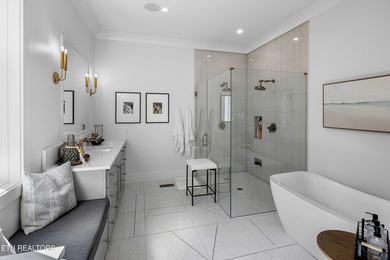 Every detail has been considered in this lakefront estate in - photo 15