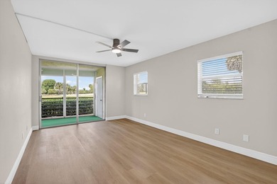 Beautifully updated corner unit in sought-after Boca Barwood! - photo 19