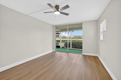 Beautifully updated corner unit in sought-after Boca Barwood! - photo 20