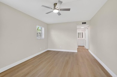 Beautifully updated corner unit in sought-after Boca Barwood! - photo 21