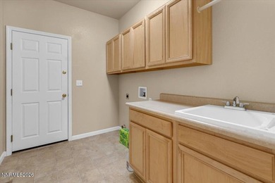 Great 3 bed,2 bath with views of the mountains and open area. It - photo 26