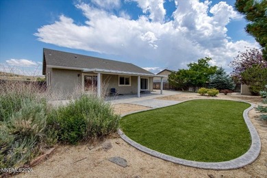 Great 3 bed,2 bath with views of the mountains and open area. It - photo 29