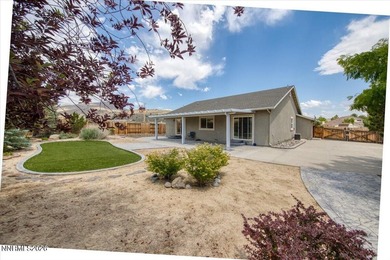 Great 3 bed,2 bath with views of the mountains and open area. It - photo 30