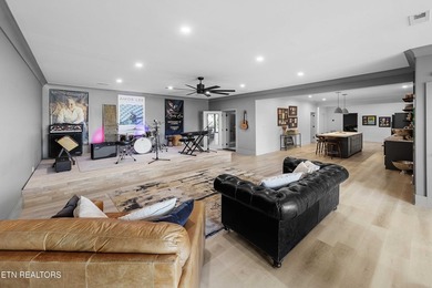 Every detail has been considered in this lakefront estate in - photo 31